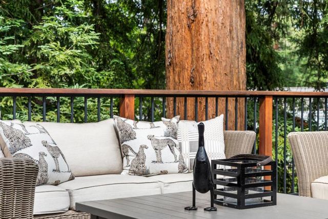 25 Woodhue Court, Redwood City, CA 94062