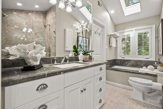 25 Woodhue Court, Redwood City, CA 94062