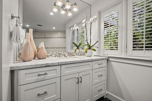 25 Woodhue Court, Redwood City, CA 94062