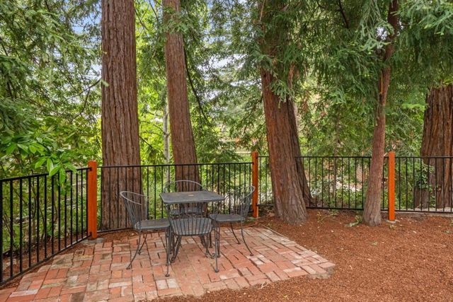 25 Woodhue Court, Redwood City, CA 94062