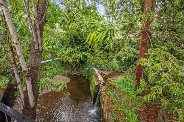 25 Woodhue Court, Redwood City, CA 94062