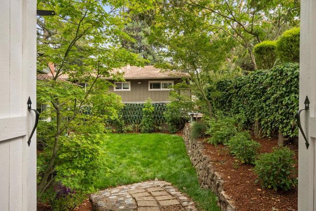 25 Woodhue Court, Redwood City, CA 94062
