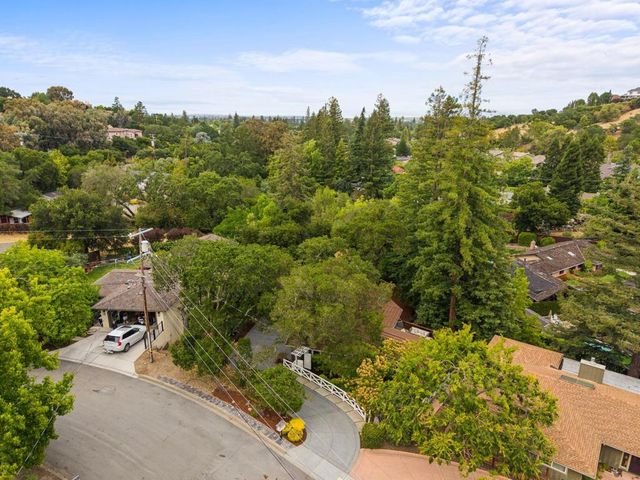 25 Woodhue Court, Redwood City, CA 94062