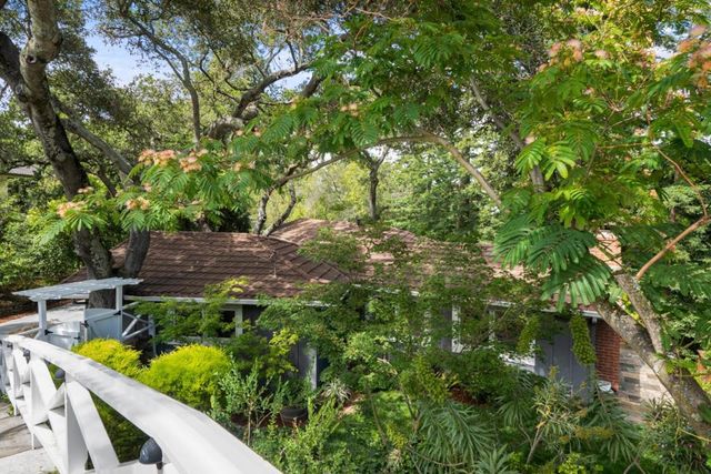 25 Woodhue Court, Redwood City, CA 94062