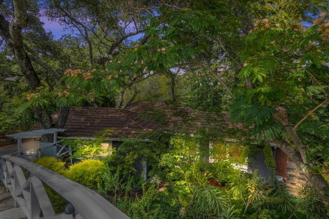 25 Woodhue Court, Redwood City, CA 94062