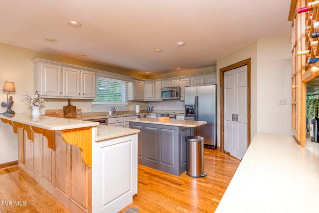 14346 White Top View, Abingdon, VA 24210