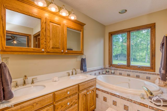 14346 White Top View, Abingdon, VA 24210