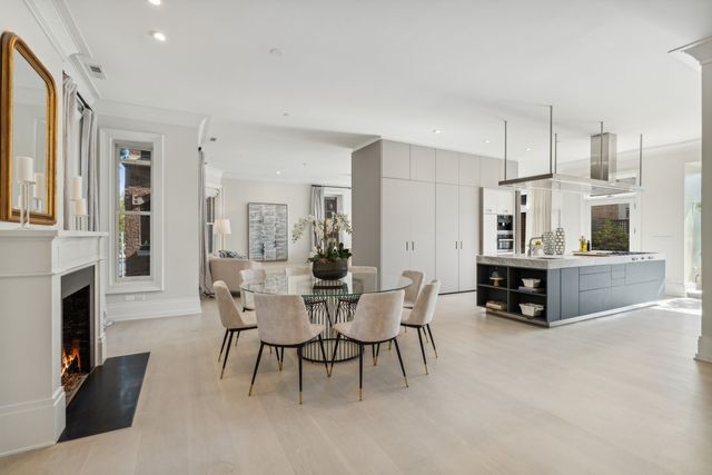 545 W Dickens Avenue, Chicago, IL 60614