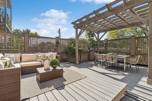 545 W Dickens Avenue, Chicago, IL 60614