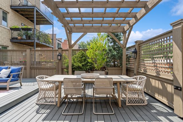 545 W Dickens Avenue, Chicago, IL 60614