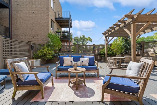 545 W Dickens Avenue, Chicago, IL 60614
