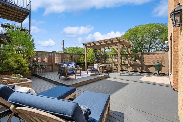 545 W Dickens Avenue, Chicago, IL 60614