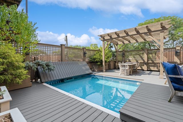 545 W Dickens Avenue, Chicago, IL 60614
