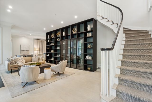 545 W Dickens Avenue, Chicago, IL 60614
