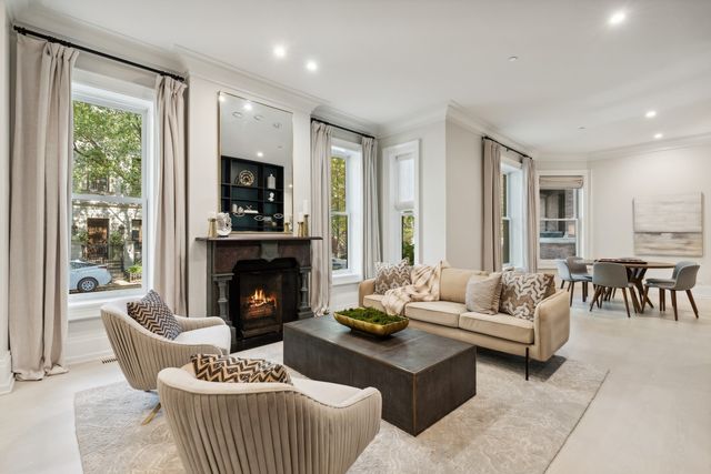 545 W Dickens Avenue, Chicago, IL 60614