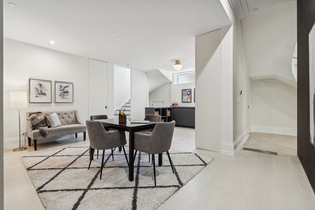 545 W Dickens Avenue, Chicago, IL 60614