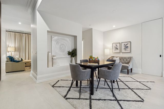 545 W Dickens Avenue, Chicago, IL 60614