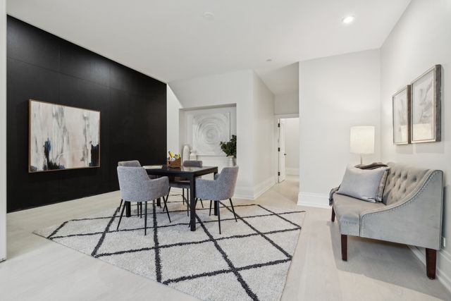 545 W Dickens Avenue, Chicago, IL 60614