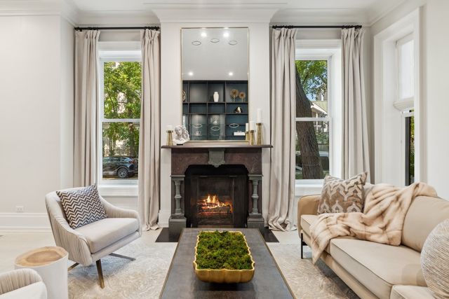 545 W Dickens Avenue, Chicago, IL 60614