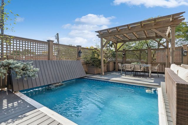 545 W Dickens Avenue, Chicago, IL 60614