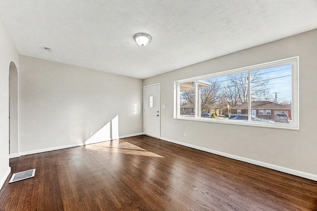 1 Ridgeview Avenue, Florence, KY 41042