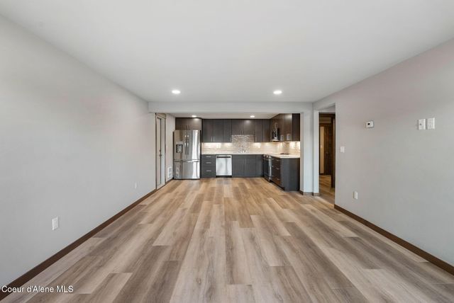 720 N Third AVE, APT 9, Sandpoint, ID 83864