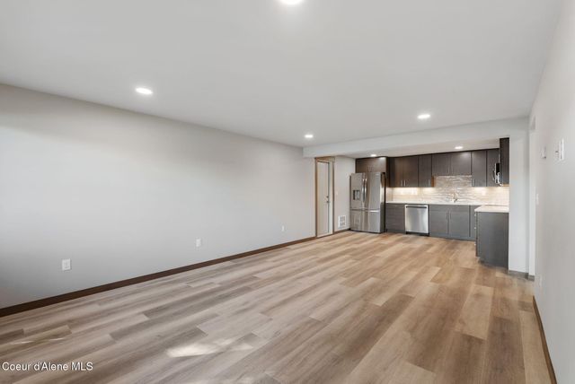 720 N Third AVE, APT 9, Sandpoint, ID 83864