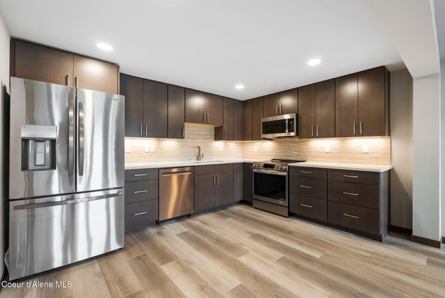 720 N Third AVE, APT 9, Sandpoint, ID 83864