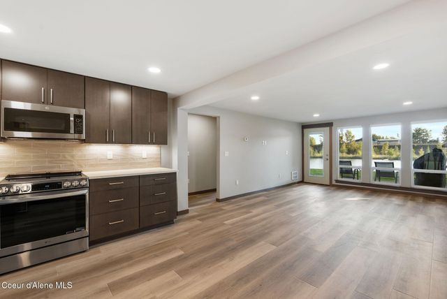 720 N Third AVE, APT 9, Sandpoint, ID 83864