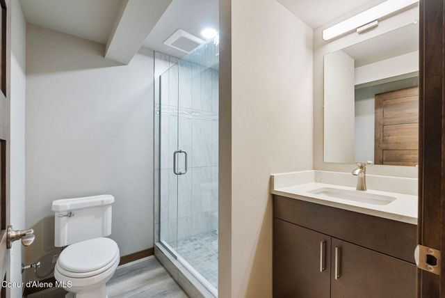 720 N Third AVE, APT 9, Sandpoint, ID 83864