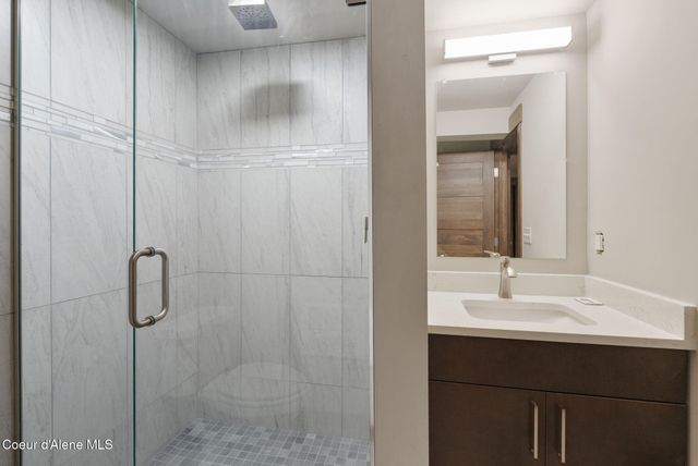 720 N Third AVE, APT 9, Sandpoint, ID 83864