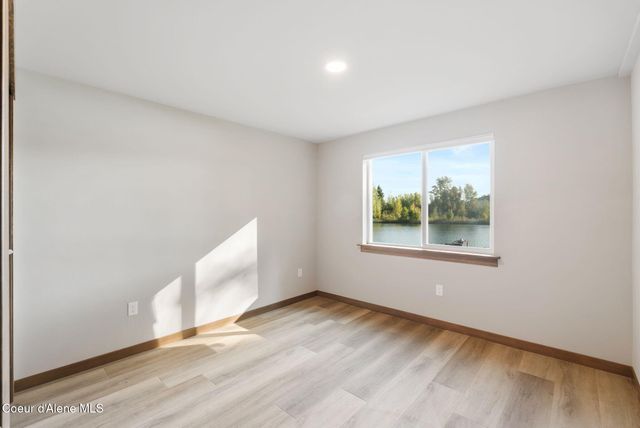 720 N Third AVE, APT 9, Sandpoint, ID 83864