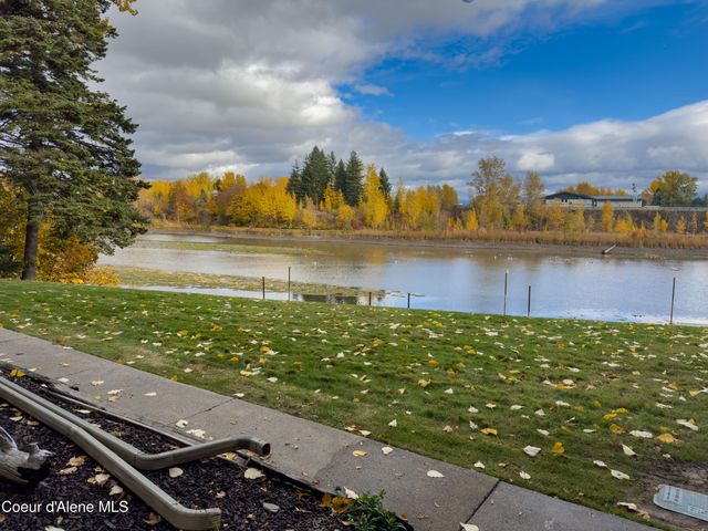 720 N Third AVE, APT 9, Sandpoint, ID 83864