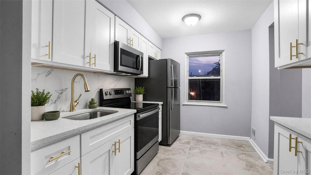 946 E 215th Street, Bronx, NY 10469 — photo 4