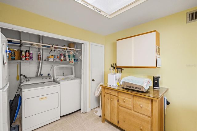 4138 PINELAKE LANE 201, Tampa, FL 33618