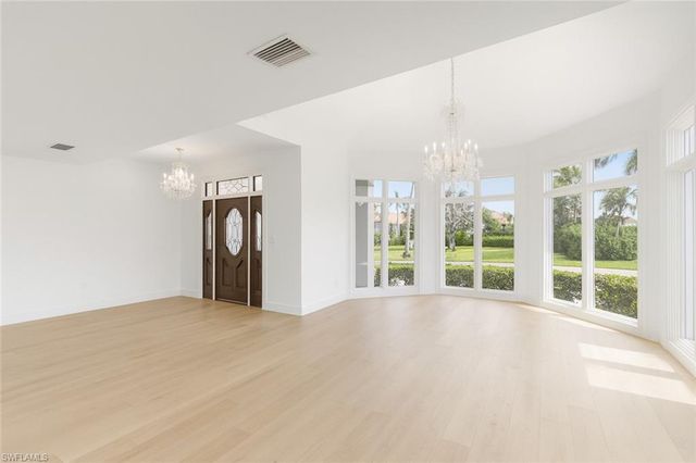 1535 Dolphin LN, Naples, FL 34102