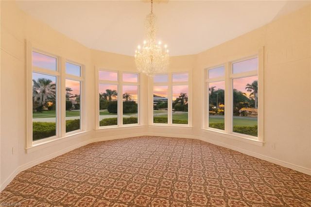 1535 Dolphin LN, Naples, FL 34102