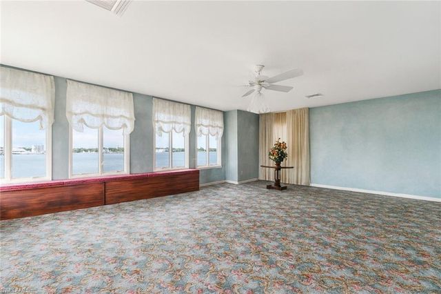 1535 Dolphin LN, Naples, FL 34102