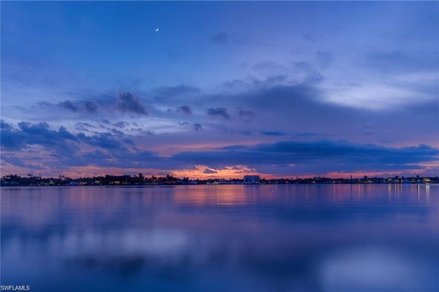 1535 Dolphin LN, Naples, FL 34102