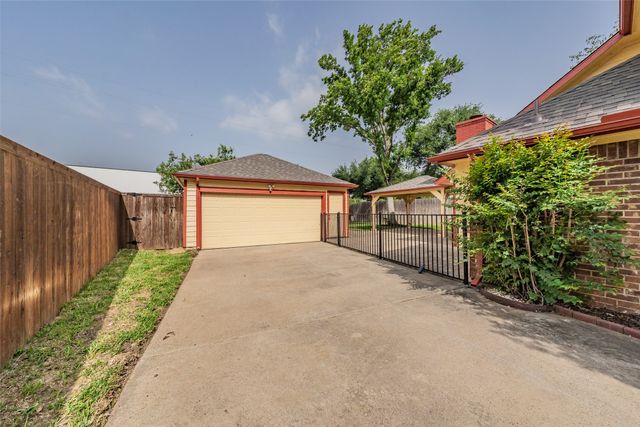 4134 Woodland Court, Grapevine, TX 76051