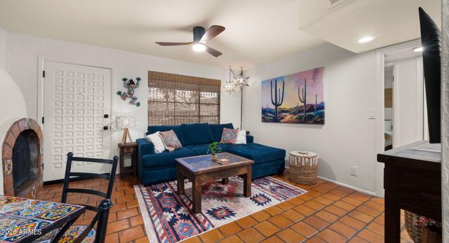 6950 E EARLL Drive, Scottsdale, AZ 85251