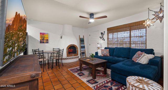 6950 E EARLL Drive, Scottsdale, AZ 85251