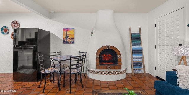 6950 E EARLL Drive, Scottsdale, AZ 85251