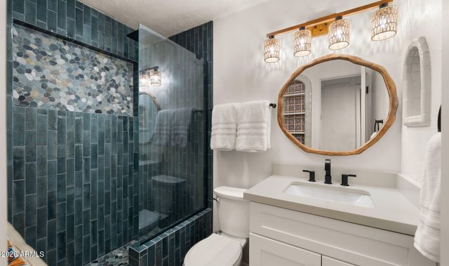 6950 E EARLL Drive, Scottsdale, AZ 85251