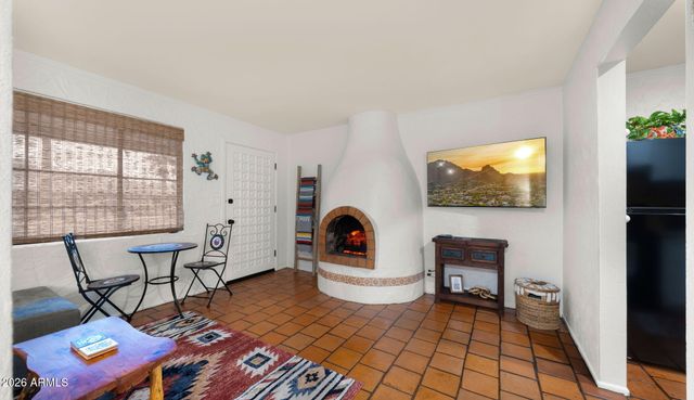 6950 E EARLL Drive, Scottsdale, AZ 85251