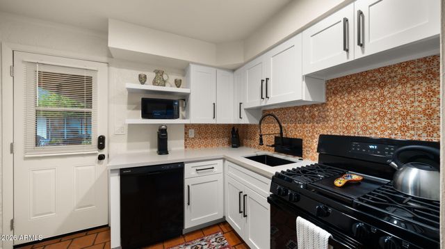 6950 E EARLL Drive, Scottsdale, AZ 85251