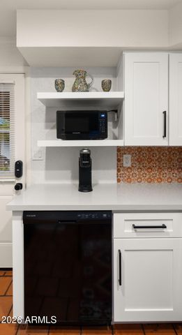 6950 E EARLL Drive, Scottsdale, AZ 85251