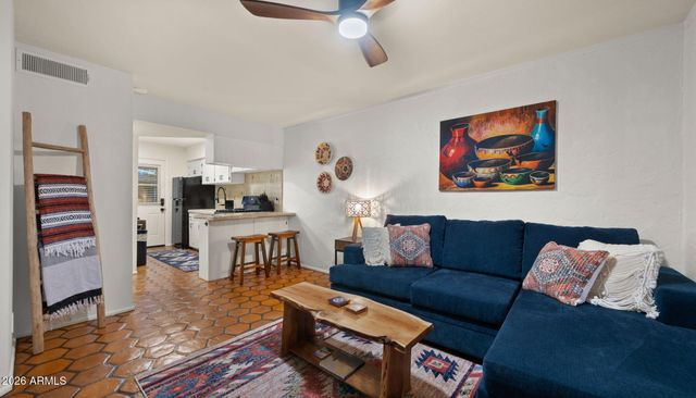 6950 E EARLL Drive, Scottsdale, AZ 85251