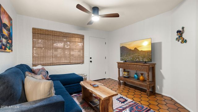 6950 E EARLL Drive, Scottsdale, AZ 85251