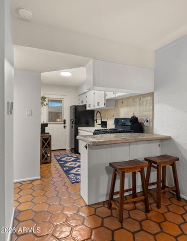 6950 E EARLL Drive, Scottsdale, AZ 85251